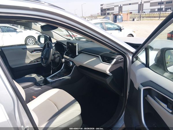 2025 TOYOTA RAV4 XLE PREMIUM — I5
