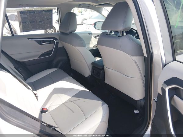 2025 TOYOTA RAV4 XLE PREMIUM — I8