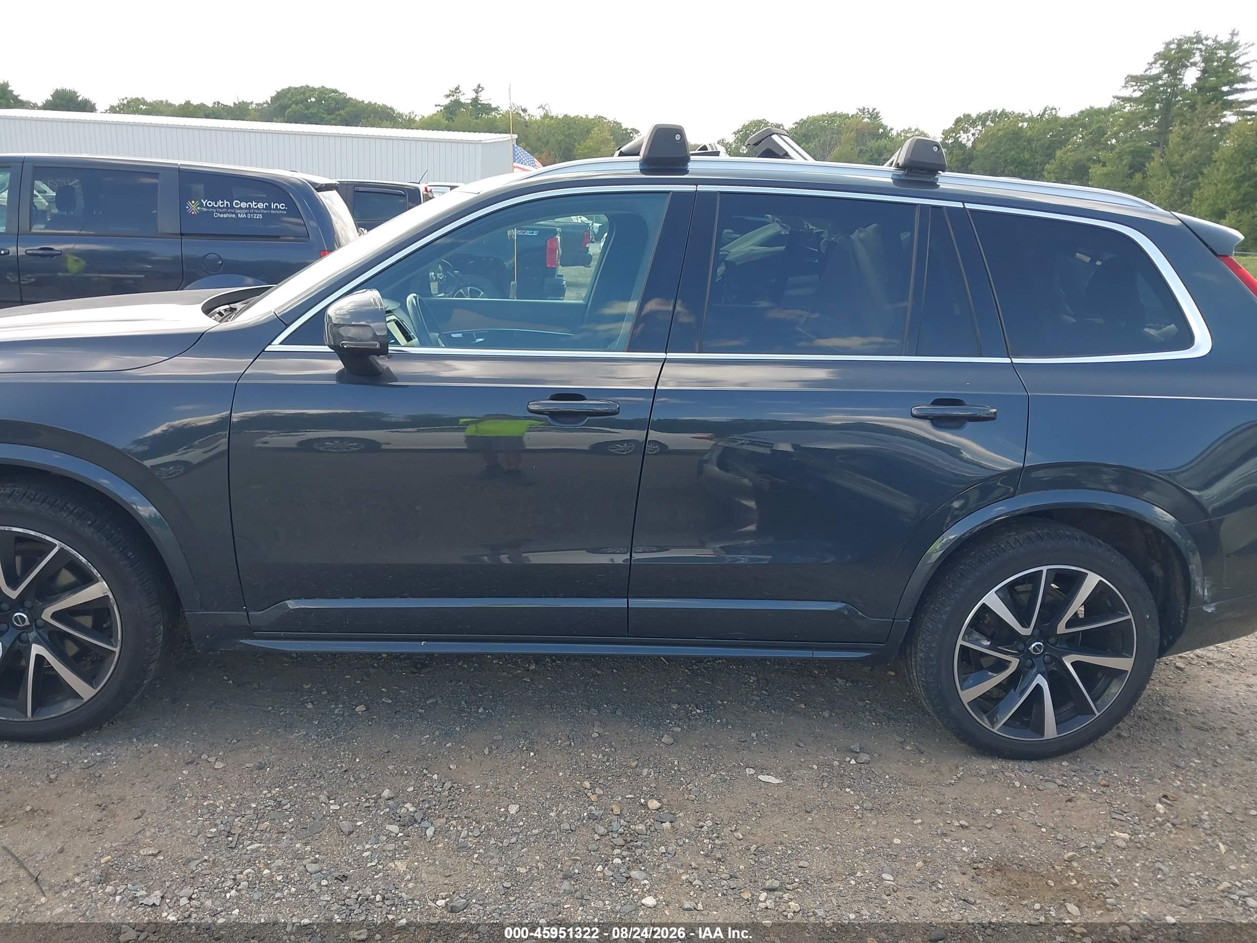 2021 VOLVO XC90 T6 MOMENTUM 6 PASSENGER