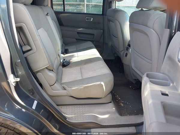 2012 HONDA PILOT LX — I8