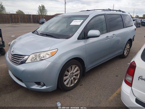 2017 TOYOTA SIENNA — I2