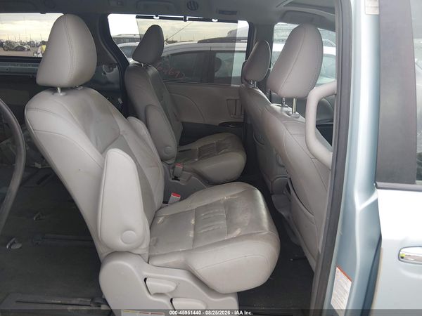 2017 TOYOTA SIENNA XLE 7 PASSENGER — I8