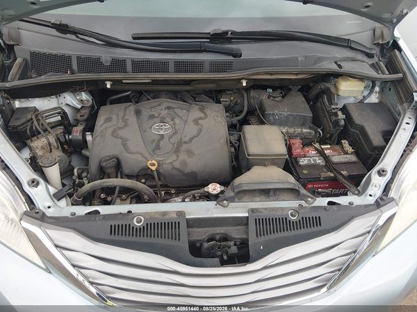2017 TOYOTA SIENNA XLE 7 PASSENGER — I10