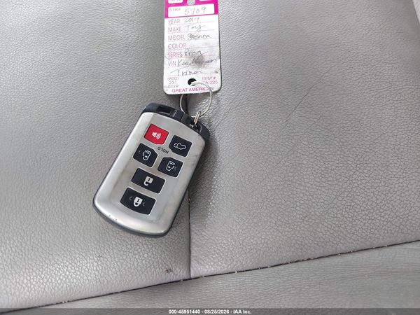 2017 TOYOTA SIENNA XLE 7 PASSENGER — I11