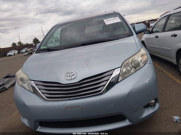 2017 TOYOTA SIENNA XLE 7 PASSENGER — I115