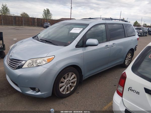 2017 TOYOTA SIENNA XLE 7 PASSENGER — I117