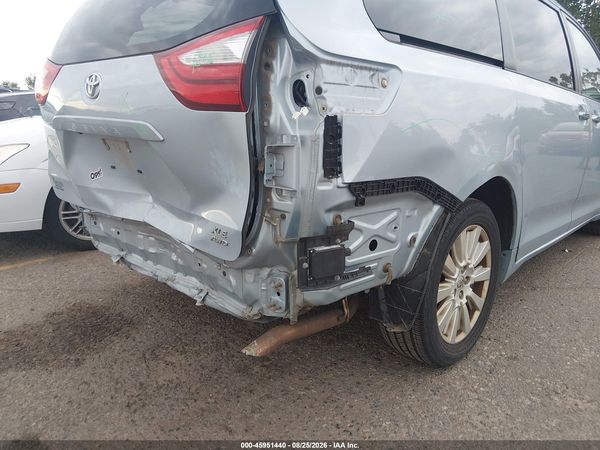 2017 TOYOTA SIENNA XLE 7 PASSENGER — I152