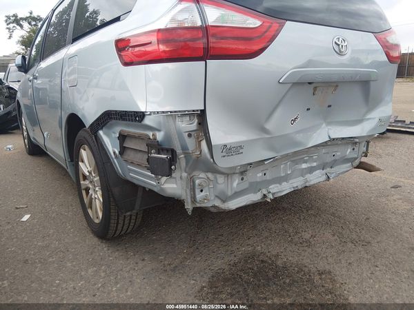 2017 TOYOTA SIENNA XLE 7 PASSENGER — I154