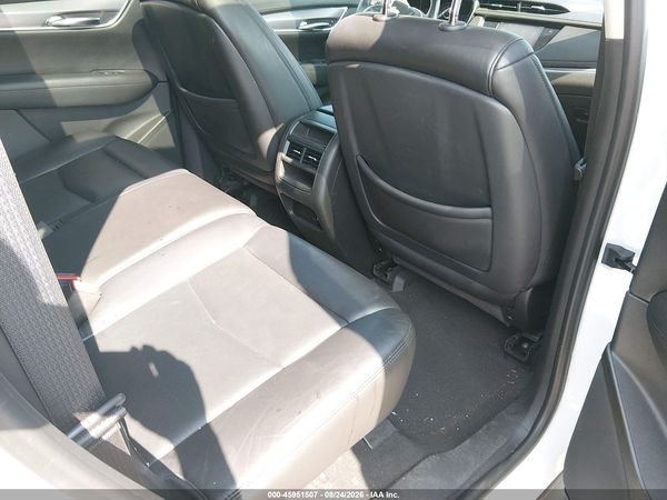 2017 CADILLAC XT5 LUXURY — I8