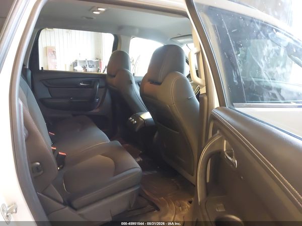 2016 CHEVROLET TRAVERSE LT — I8
