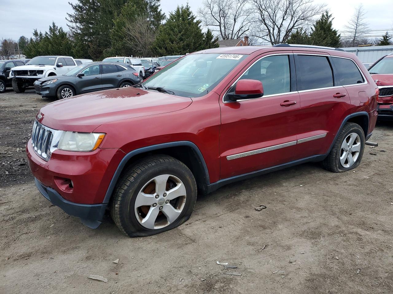 2013 JEEP CHEROKEE Laredo — Front 3/4