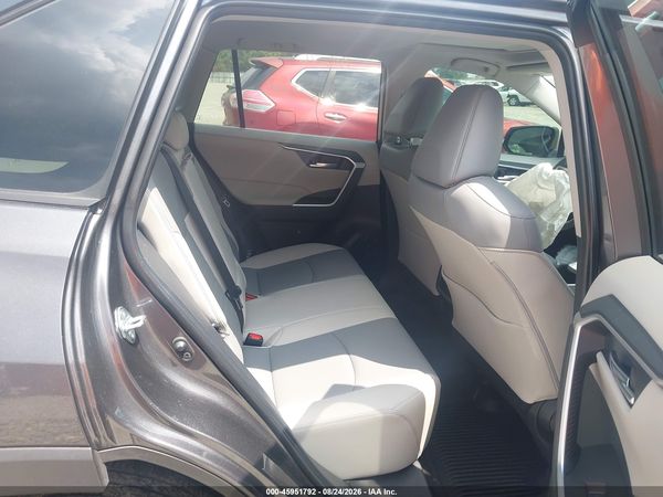 2025 TOYOTA RAV4 XLE PREMIUM — I8