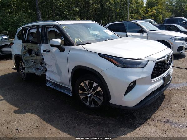 2023 TOYOTA HIGHLANDER XLE — I1