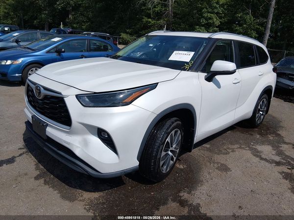2023 TOYOTA HIGHLANDER XLE — I2