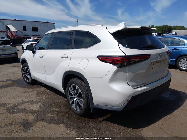 2023 TOYOTA HIGHLANDER XLE — I3