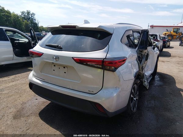 2023 TOYOTA HIGHLANDER XLE — I4