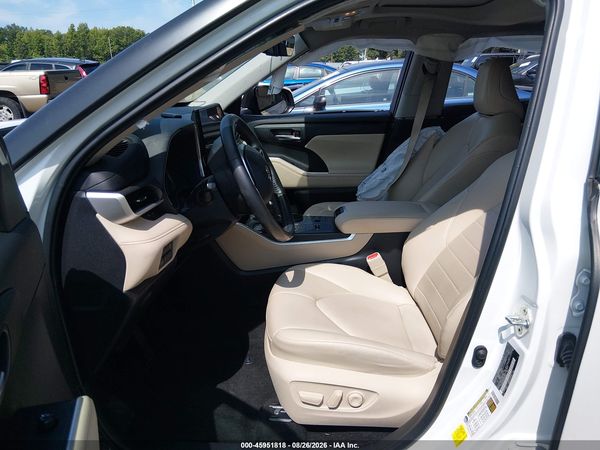 2023 TOYOTA HIGHLANDER XLE — I5