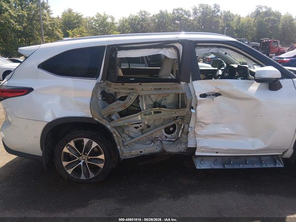2023 TOYOTA HIGHLANDER XLE — I6