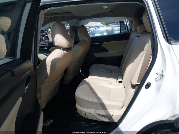 2023 TOYOTA HIGHLANDER XLE — I8