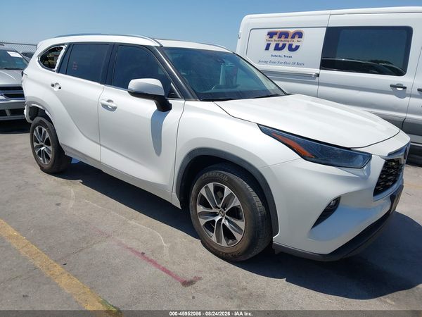 2021 TOYOTA HIGHLANDER XLE
