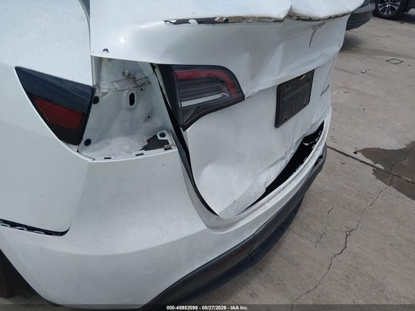 2024 TESLA MODEL Y — I6