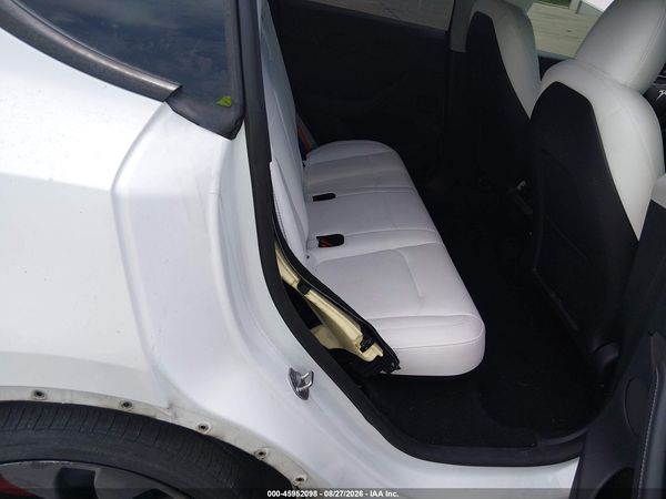 2024 TESLA MODEL Y — I8
