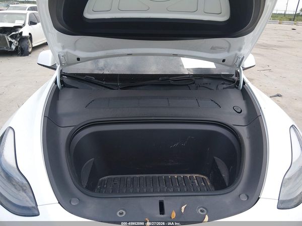 2024 TESLA MODEL Y — I10