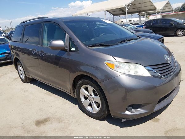 2015 TOYOTA SIENNA LE 8 PASSENGER — I1