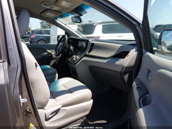 2015 TOYOTA SIENNA LE 8 PASSENGER — I5
