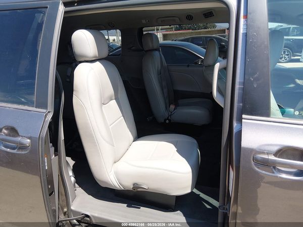 2015 TOYOTA SIENNA LE 8 PASSENGER — I8