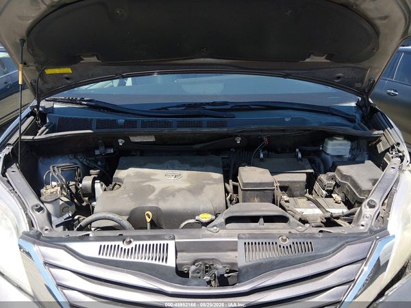 2015 TOYOTA SIENNA LE 8 PASSENGER — I10