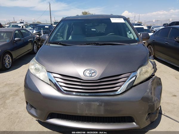 2015 TOYOTA SIENNA LE 8 PASSENGER — I115