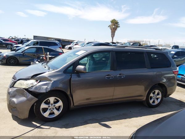 2015 TOYOTA SIENNA LE 8 PASSENGER — I117