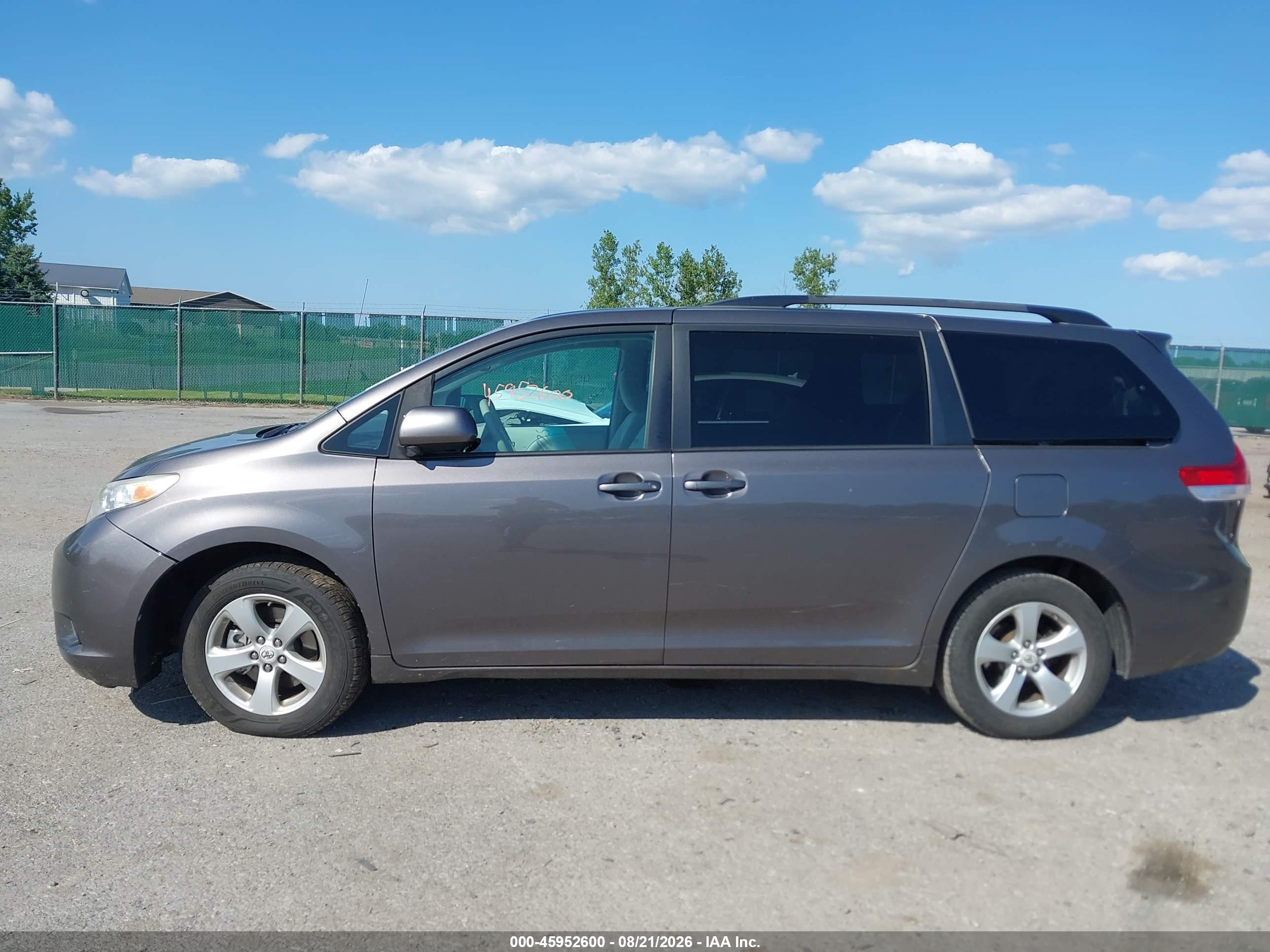 2012 TOYOTA SIENNA LE V6 8 PASSENGER