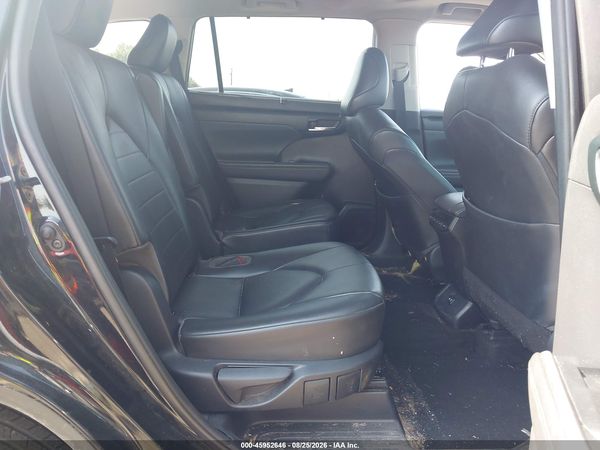 2021 TOYOTA HIGHLANDER XLE