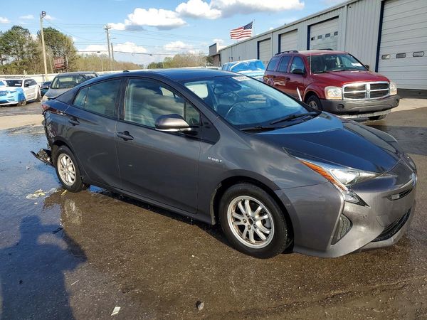 2016 TOYOTA PRIUS
