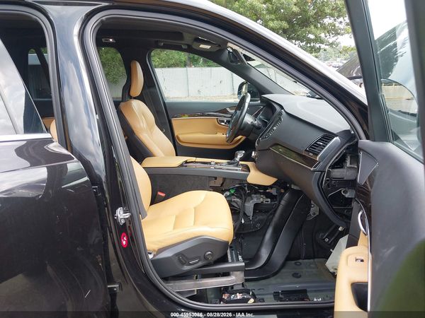 2016 VOLVO XC90 T6 MOMENTUM