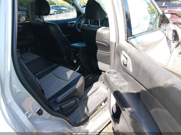 2019 NISSAN PATHFINDER SV — I8