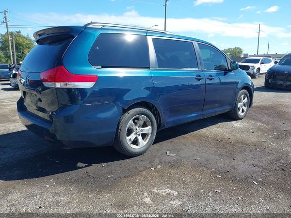 2012 TOYOTA SIENNA LE V6 8 PASSENGER — I4