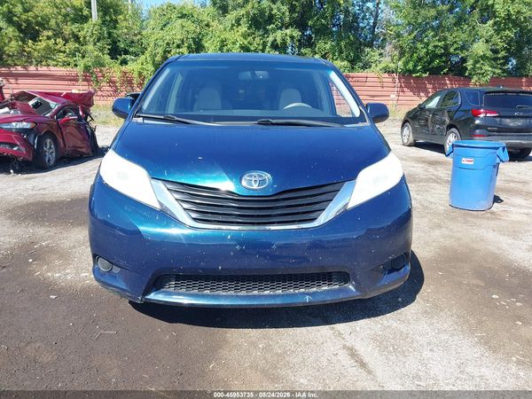 2012 TOYOTA SIENNA LE V6 8 PASSENGER — I115