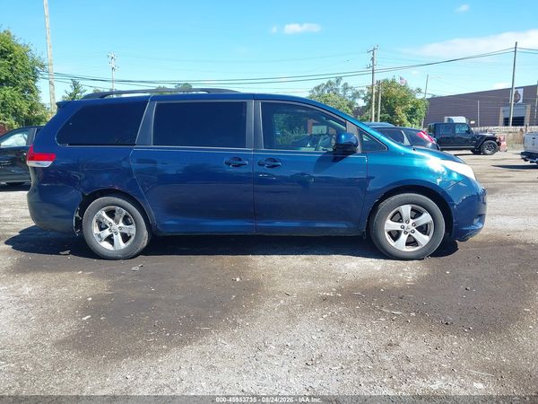 2012 TOYOTA SIENNA LE V6 8 PASSENGER — I116