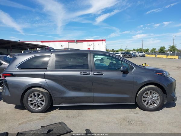 2025 TOYOTA SIENNA LE