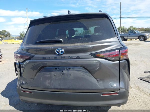 2025 TOYOTA SIENNA LE