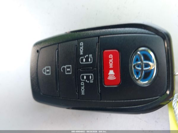 2025 TOYOTA SIENNA LE