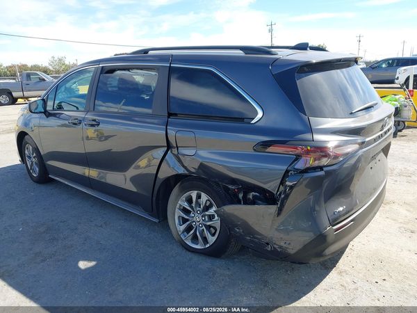 2025 TOYOTA SIENNA LE
