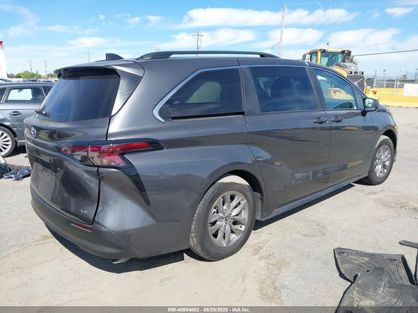 2025 TOYOTA SIENNA LE