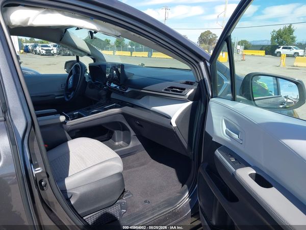 2025 TOYOTA SIENNA LE