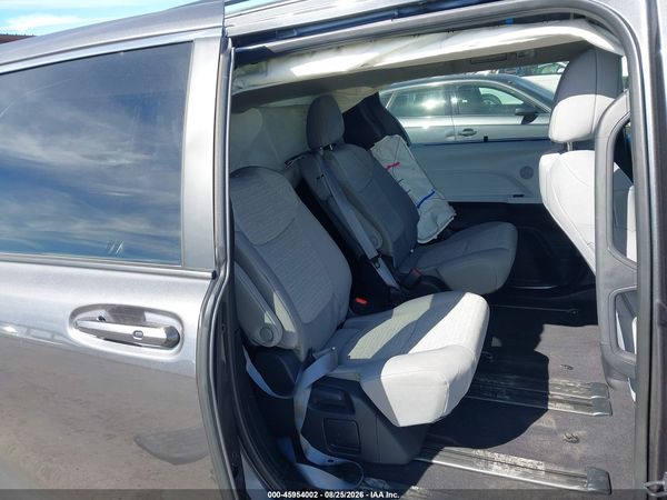 2025 TOYOTA SIENNA LE