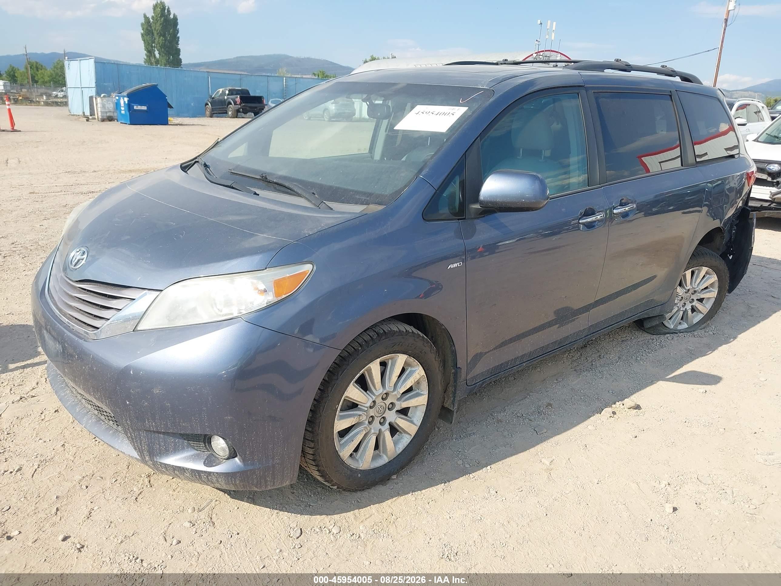 2016 TOYOTA SIENNA XLE PREMIUM 7 PASSENGER — I2