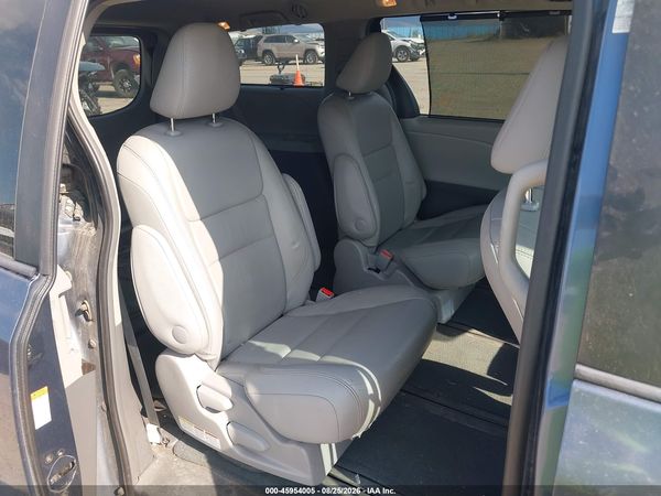 2016 TOYOTA SIENNA XLE PREMIUM 7 PASSENGER — I8